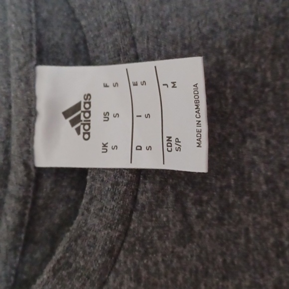 💙🌺Adidas Men's Gray T-Shirt - Picture 6 of 10